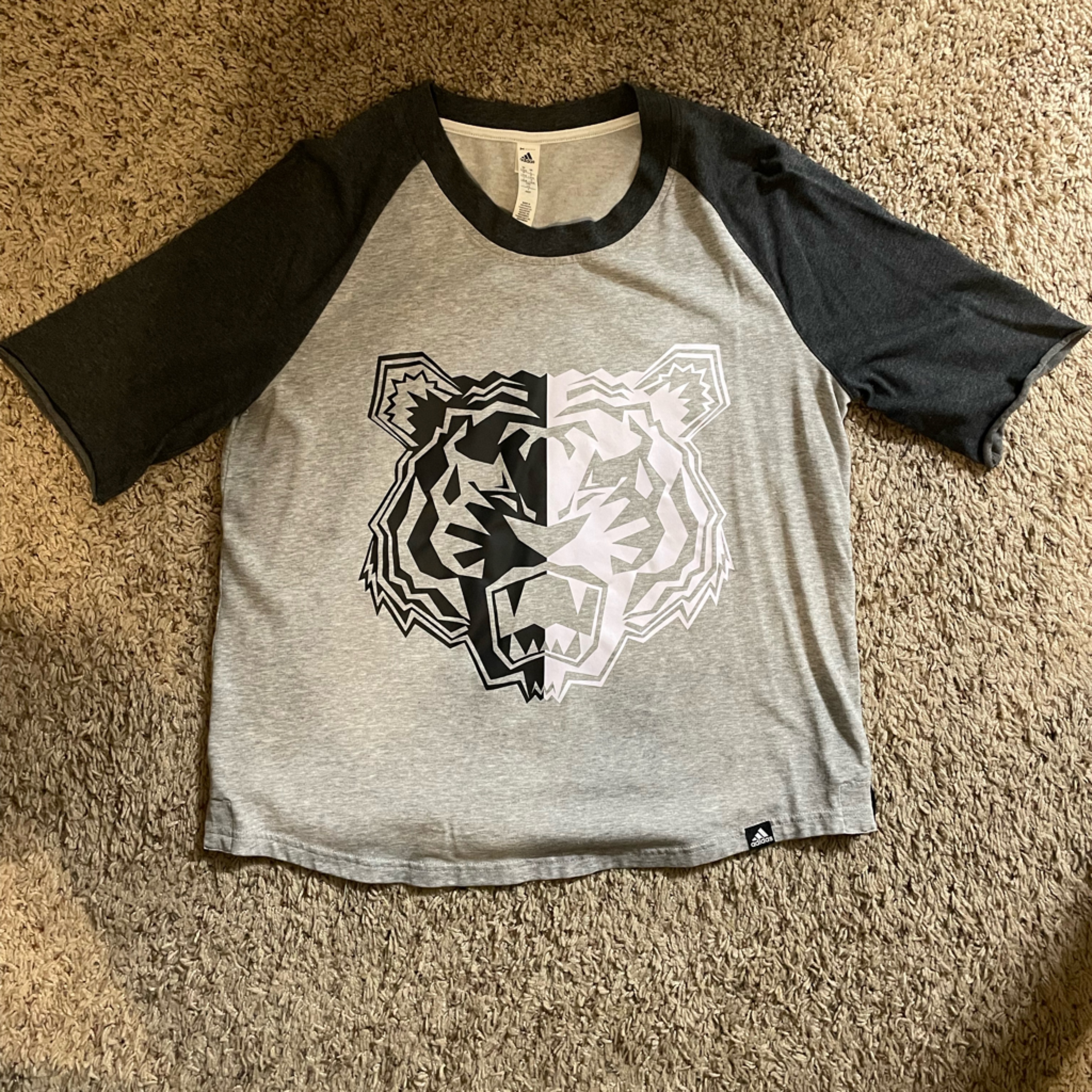 Women’s Grey Black Tiger Graphic Shirt